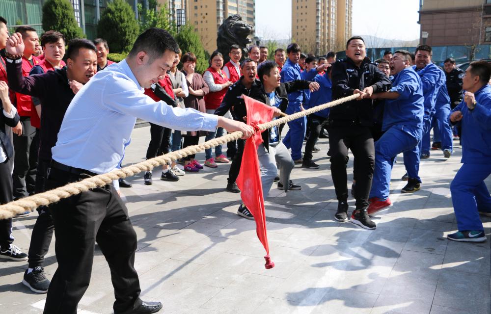 2018年庆五一迎五四体育活动之拔河比赛